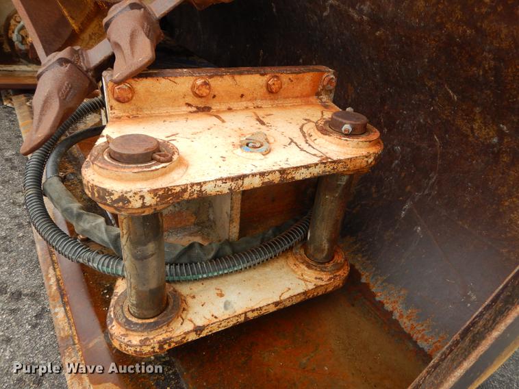 image for item DC0464 1993 John Deere 710D backhoe