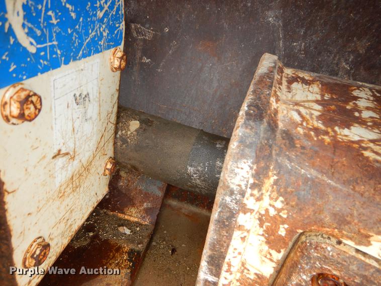 image for item DC0464 1993 John Deere 710D backhoe