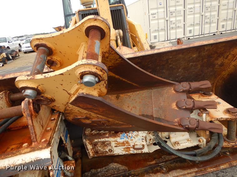 image for item DC0464 1993 John Deere 710D backhoe