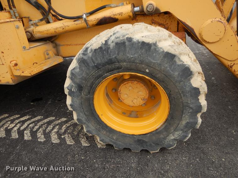 image for item DC0464 1993 John Deere 710D backhoe