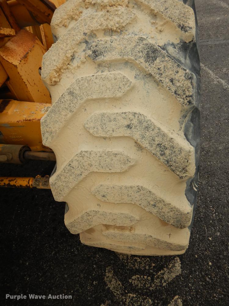 image for item DC0464 1993 John Deere 710D backhoe