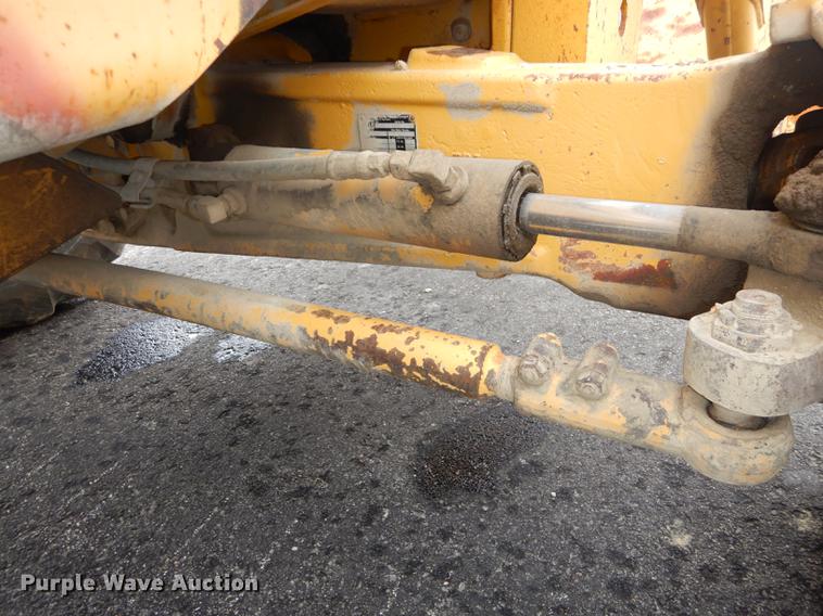 image for item DC0464 1993 John Deere 710D backhoe