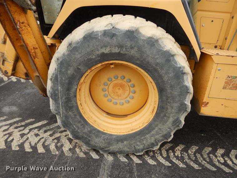 image for item DC0464 1993 John Deere 710D backhoe