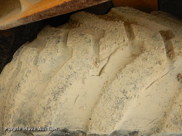 image for item DC0464 1993 John Deere 710D backhoe