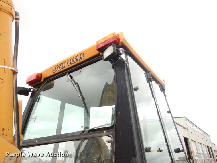image for item DC0464 1993 John Deere 710D backhoe