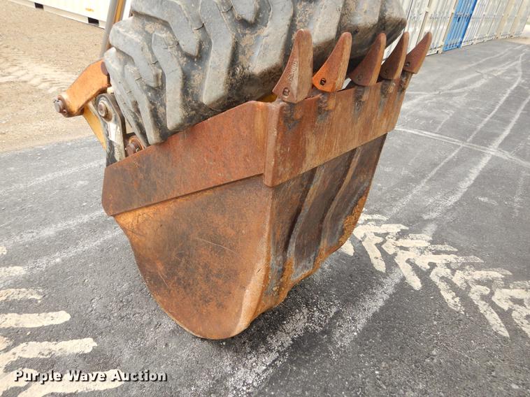 image for item DC0464 1993 John Deere 710D backhoe