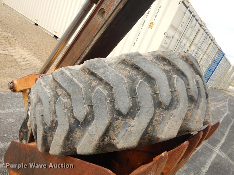 image for item DC0464 1993 John Deere 710D backhoe