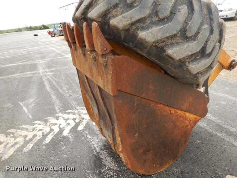 image for item DC0464 1993 John Deere 710D backhoe