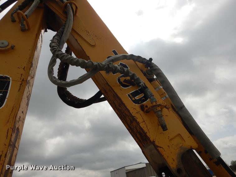 image for item DC0464 1993 John Deere 710D backhoe