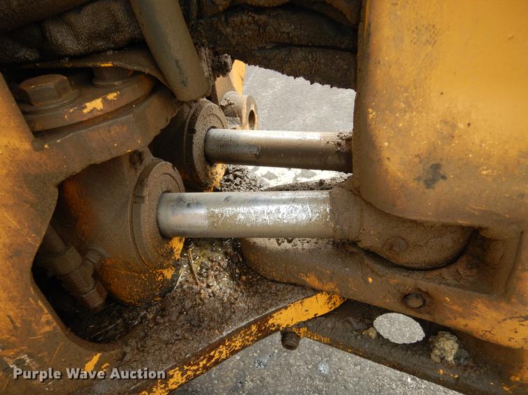 image for item DC0464 1993 John Deere 710D backhoe