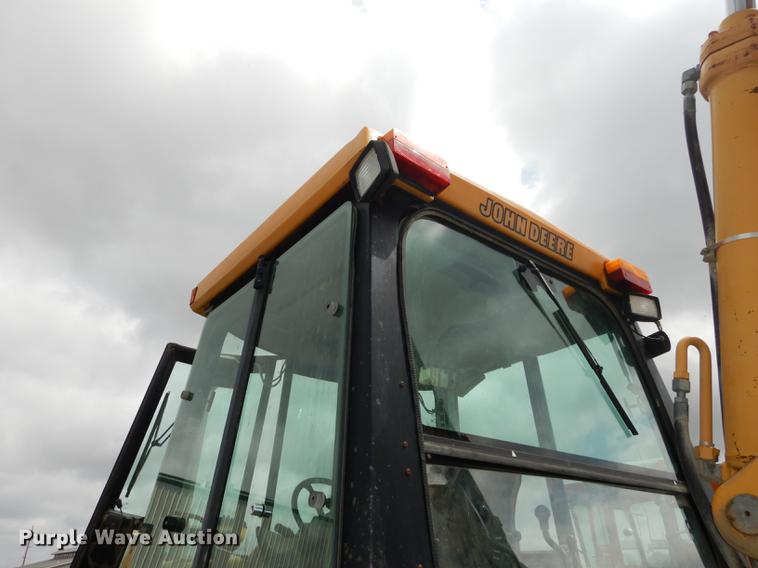 image for item DC0464 1993 John Deere 710D backhoe
