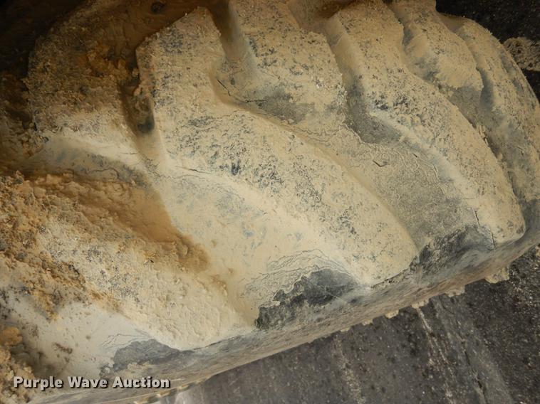 image for item DC0464 1993 John Deere 710D backhoe