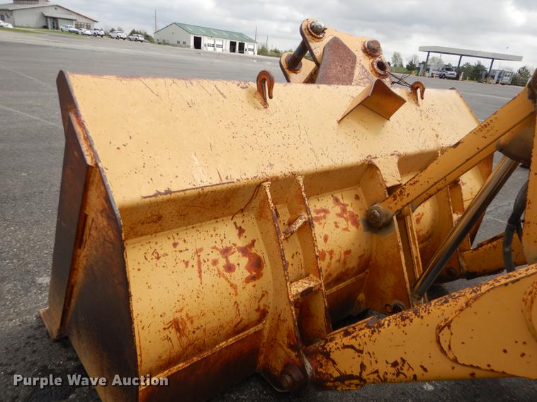 image for item DC0464 1993 John Deere 710D backhoe