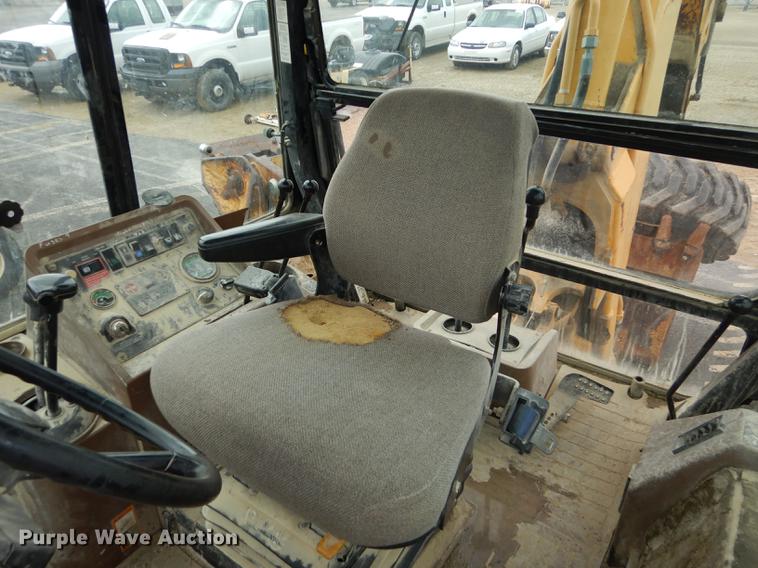 image for item DC0464 1993 John Deere 710D backhoe