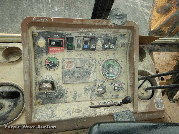 image for item DC0464 1993 John Deere 710D backhoe