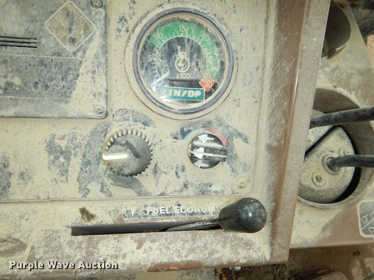 image for item DC0464 1993 John Deere 710D backhoe