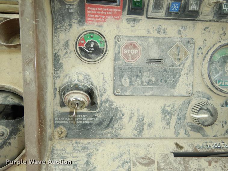 image for item DC0464 1993 John Deere 710D backhoe