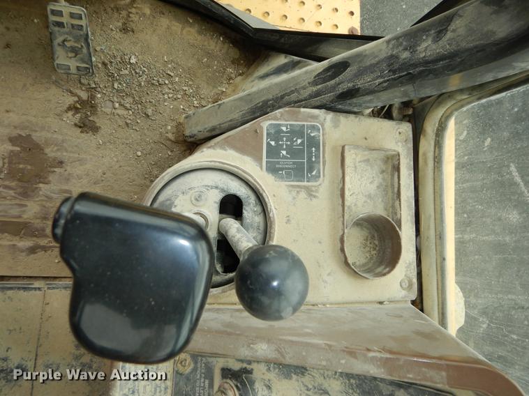 image for item DC0464 1993 John Deere 710D backhoe