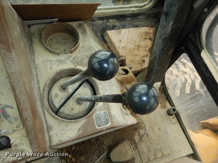 image for item DC0464 1993 John Deere 710D backhoe