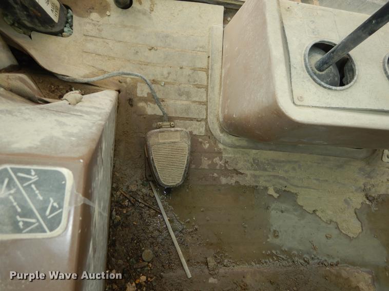 image for item DC0464 1993 John Deere 710D backhoe