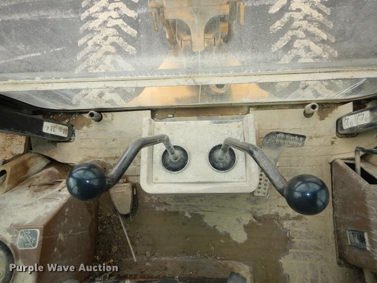 image for item DC0464 1993 John Deere 710D backhoe