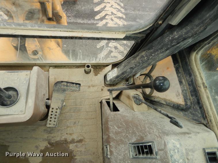 image for item DC0464 1993 John Deere 710D backhoe