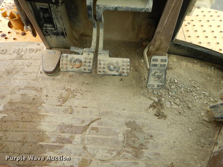 image for item DC0464 1993 John Deere 710D backhoe