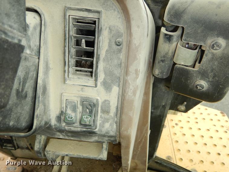 image for item DC0464 1993 John Deere 710D backhoe