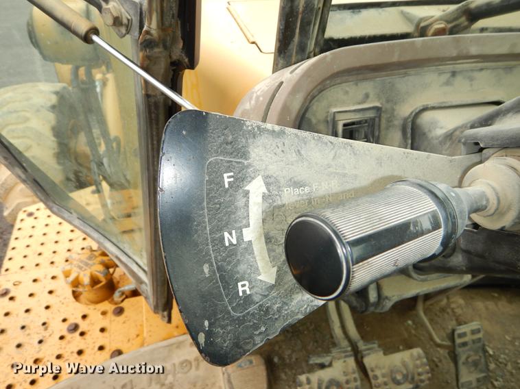 image for item DC0464 1993 John Deere 710D backhoe