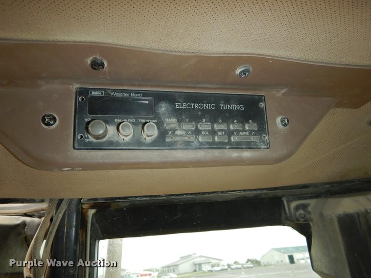 image for item DC0464 1993 John Deere 710D backhoe