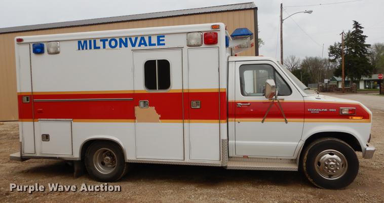 image for item DC0473 1989 Ford Econoline E350 XL ambulance