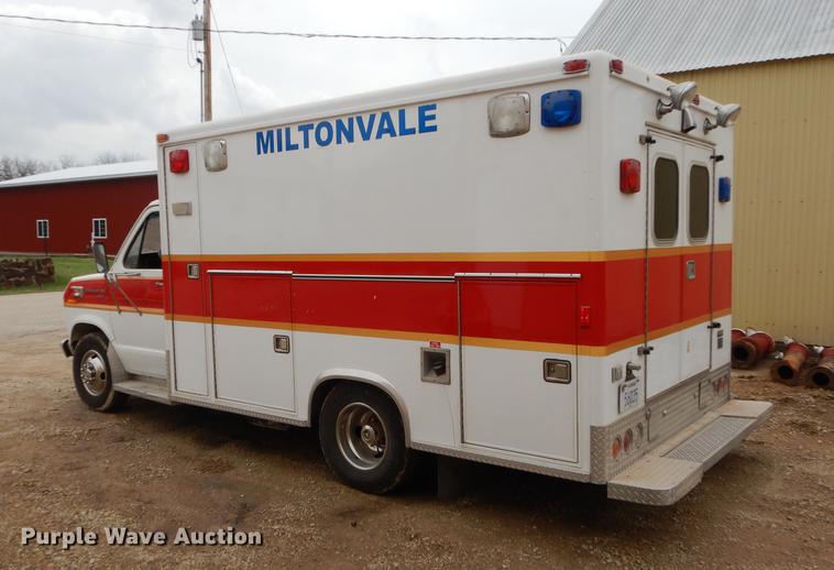 image for item DC0473 1989 Ford Econoline E350 XL ambulance