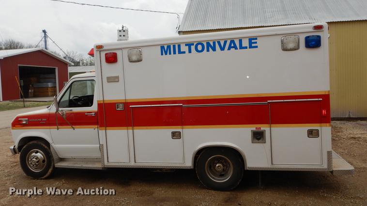 image for item DC0473 1989 Ford Econoline E350 XL ambulance