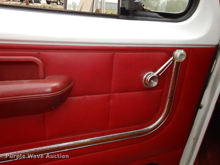 image for item DC0473 1989 Ford Econoline E350 XL ambulance