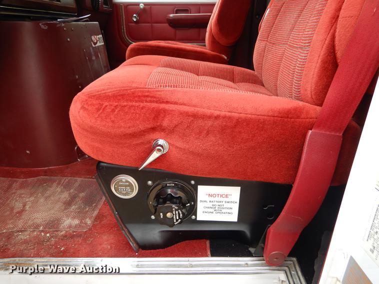 image for item DC0473 1989 Ford Econoline E350 XL ambulance