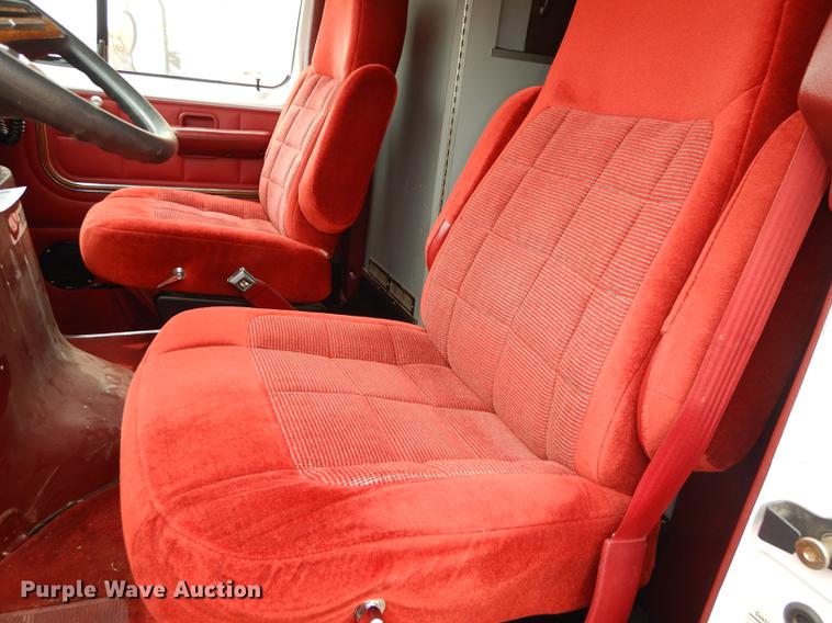 image for item DC0473 1989 Ford Econoline E350 XL ambulance