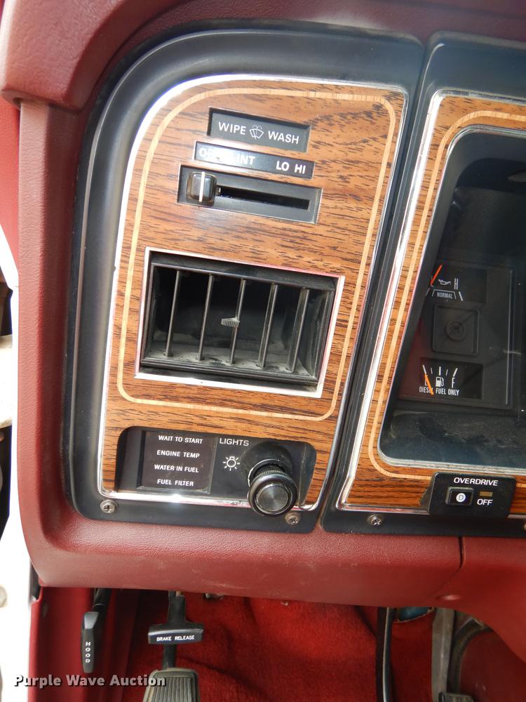 image for item DC0473 1989 Ford Econoline E350 XL ambulance