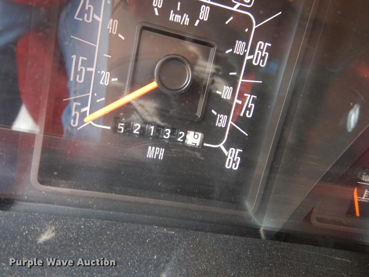 image for item DC0473 1989 Ford Econoline E350 XL ambulance