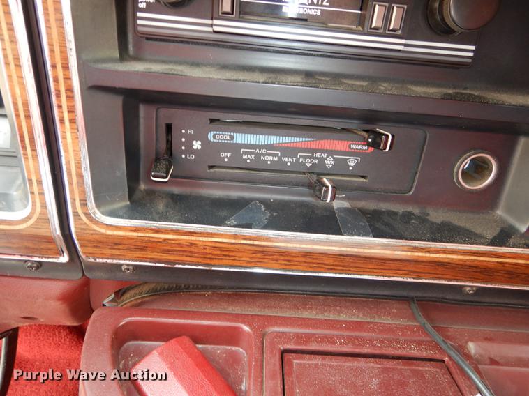 image for item DC0473 1989 Ford Econoline E350 XL ambulance