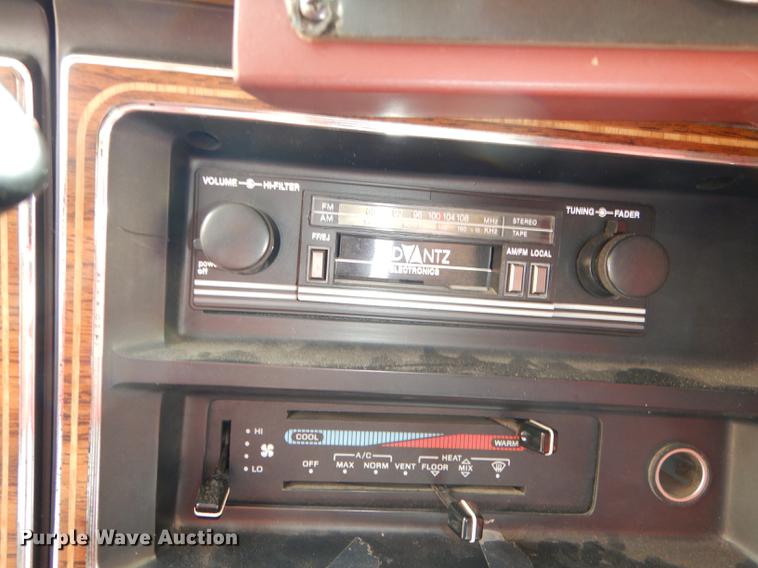 image for item DC0473 1989 Ford Econoline E350 XL ambulance