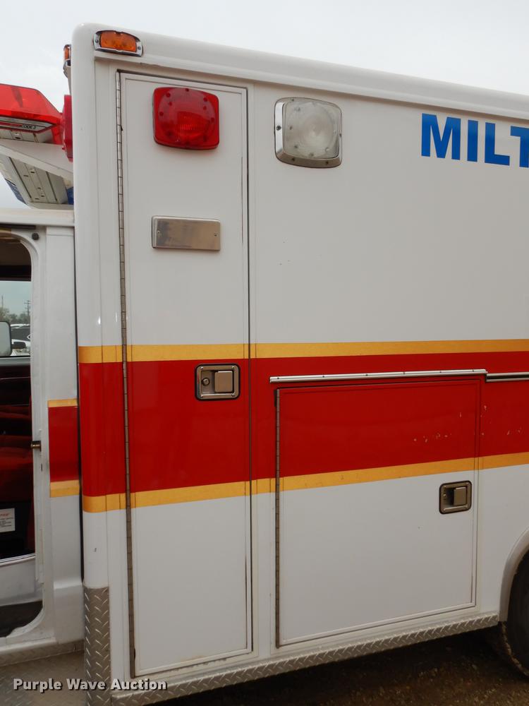 image for item DC0473 1989 Ford Econoline E350 XL ambulance