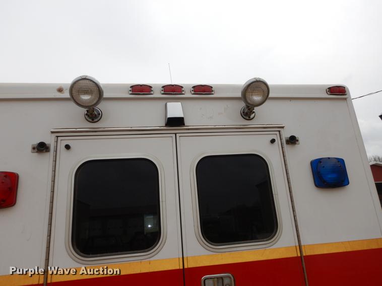 image for item DC0473 1989 Ford Econoline E350 XL ambulance