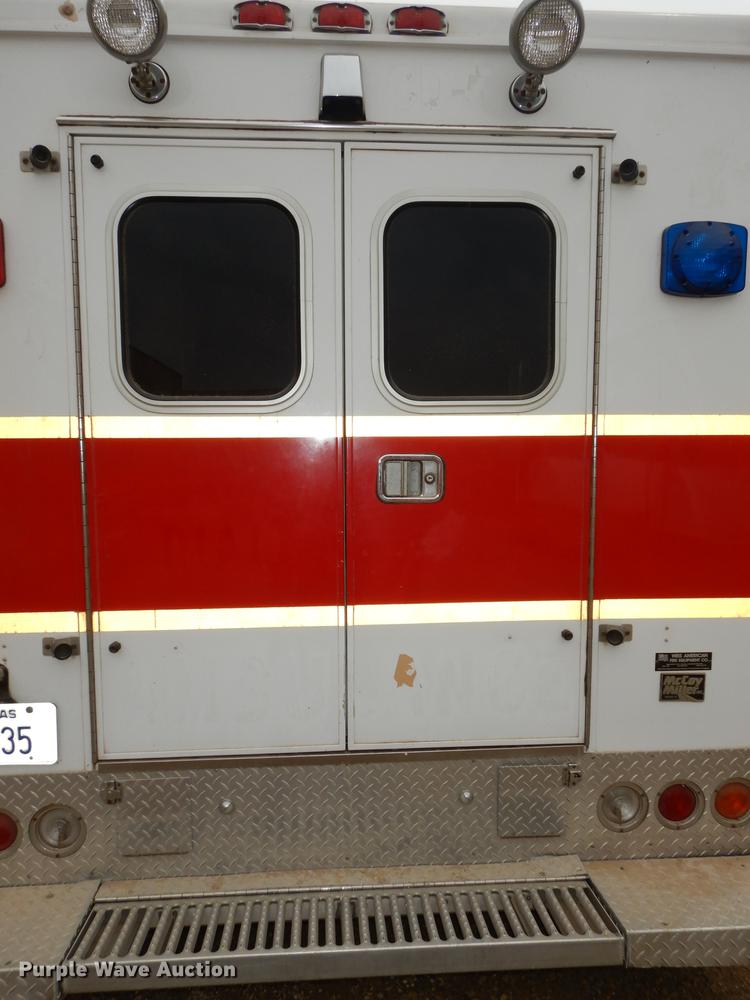 image for item DC0473 1989 Ford Econoline E350 XL ambulance