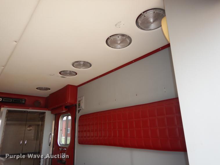 image for item DC0473 1989 Ford Econoline E350 XL ambulance