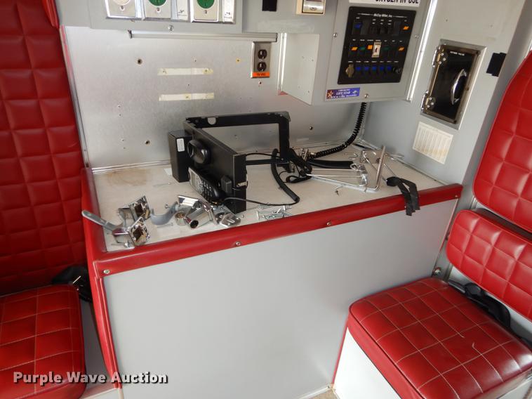 image for item DC0473 1989 Ford Econoline E350 XL ambulance