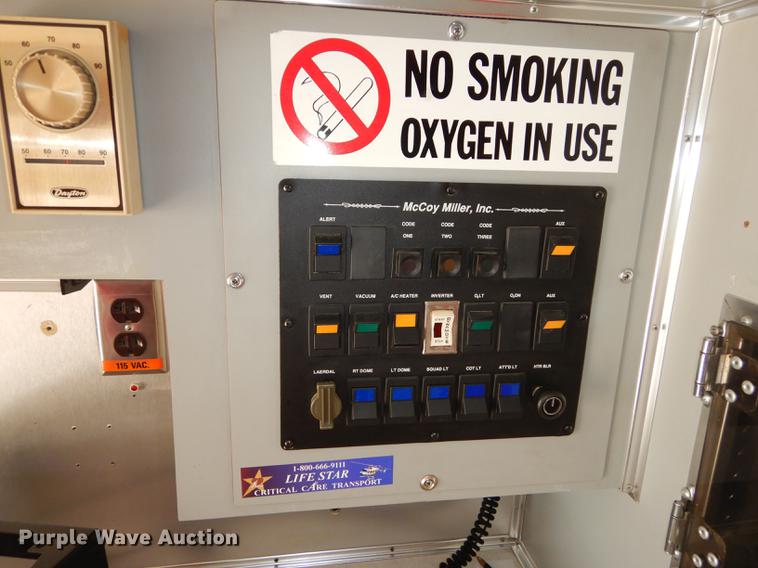 image for item DC0473 1989 Ford Econoline E350 XL ambulance