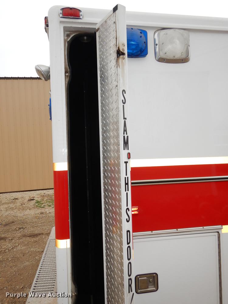 image for item DC0473 1989 Ford Econoline E350 XL ambulance