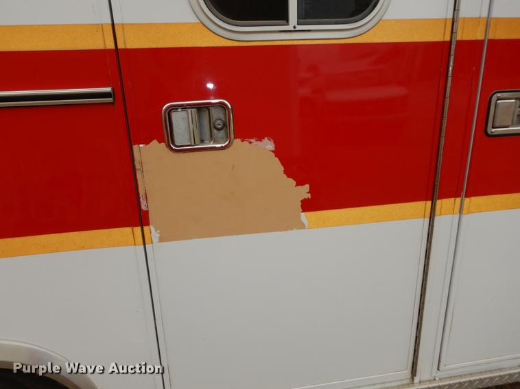image for item DC0473 1989 Ford Econoline E350 XL ambulance