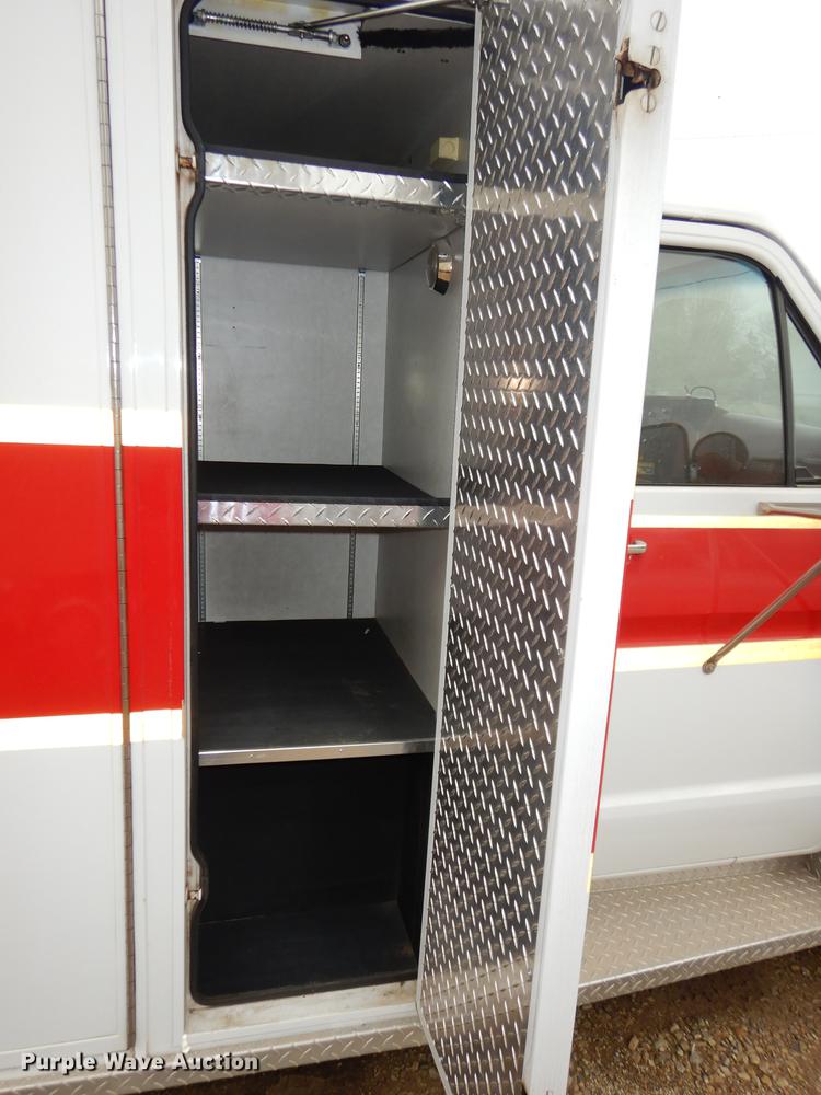 image for item DC0473 1989 Ford Econoline E350 XL ambulance