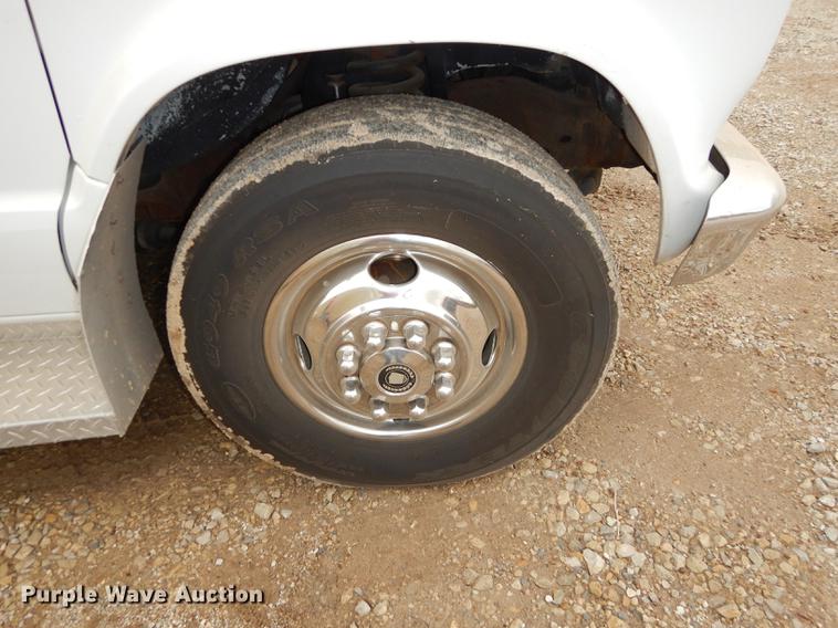 image for item DC0473 1989 Ford Econoline E350 XL ambulance